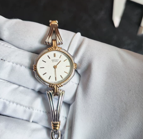 日本精工手链款女表，手表非常漂亮，做工精细...