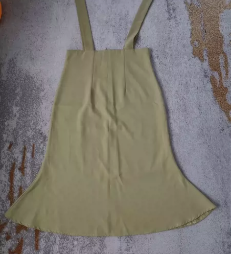 夏季不起皱淑女风背带鱼尾裙，颜色漂亮，穿过...