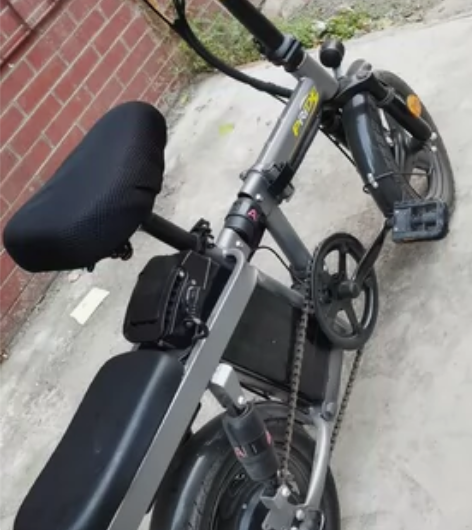 二月份买的折叠电动自行车，1700买的一共...
