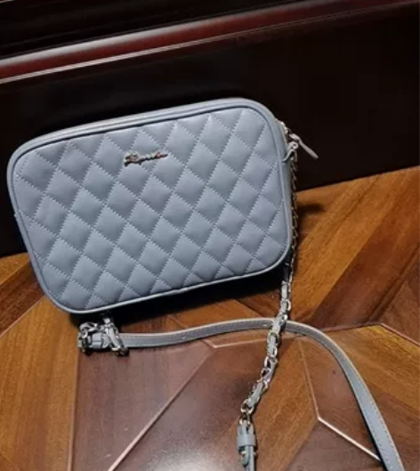 蓝色清新小挎皮包 全新没背过 感兴趣的话点...