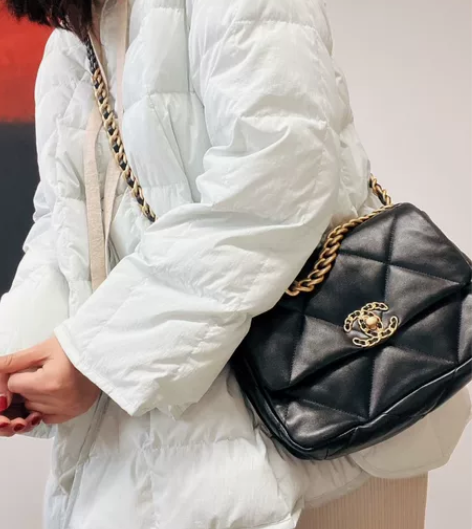 ?普通人家的女孩也能拥有的香奈儿19bag...