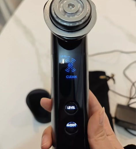 雅萌MAX系列一代，有清洁、眼部、焕新、提...