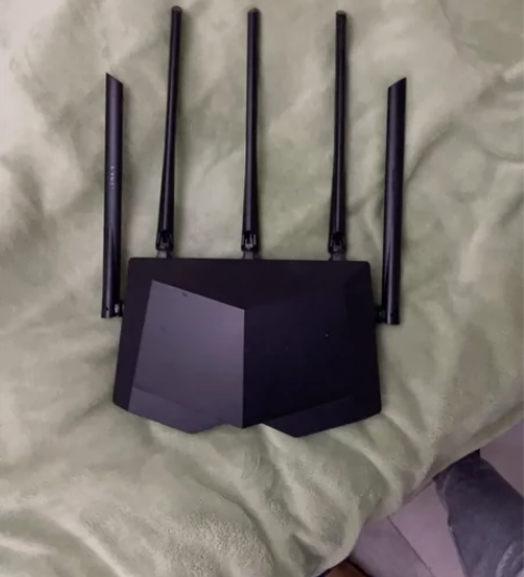 刚买一年的路由器 试机用过一次 装宽带送了...