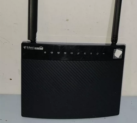 腾达ac9带USB口， 成色如图， 实拍图...