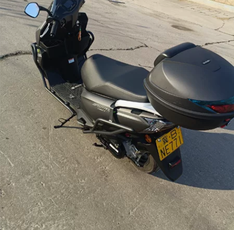 铃木Uy踏板摩托处理 新款的百万纪念版，原...