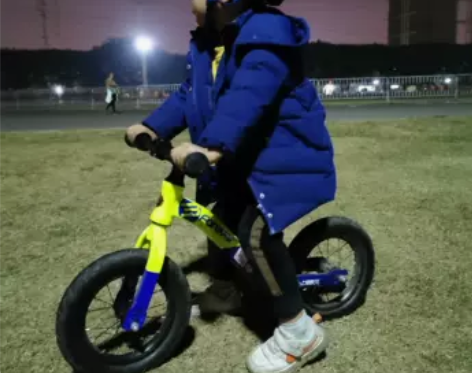 永久平衡车赛事版，因为孩子现在骑三地车了，...