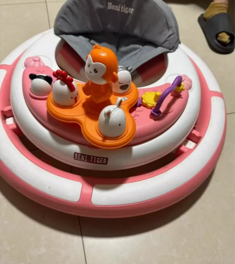 婴儿学步车。 只用了几次。 不能响了。刷的...