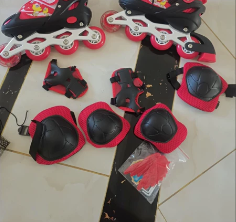 【超市清儿童溜冰鞋多个颜色26-41码】全...