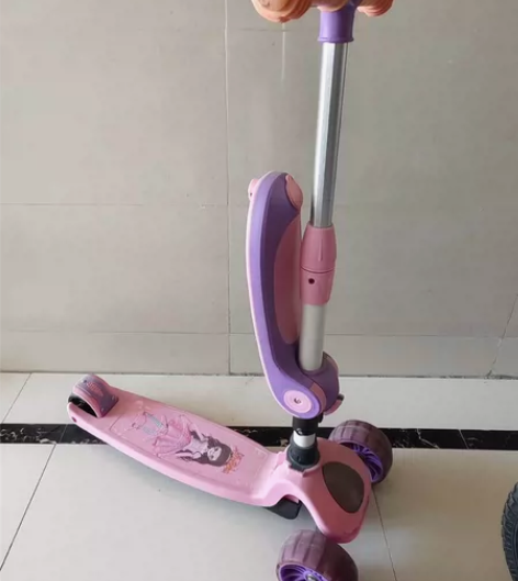 儿童滑板车，可坐    二手商品不退不换 ...