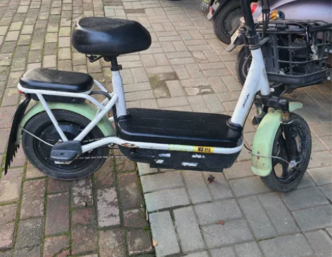 自用爱玛电动车，有牌有证，续航冬天25左右...