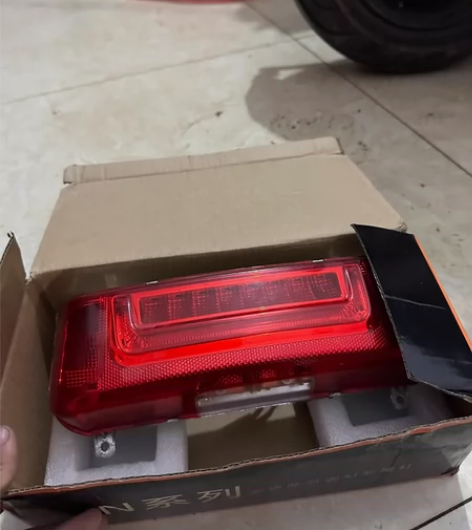 小牛原装尾灯，从原车拆下来的，换尾灯了，现...