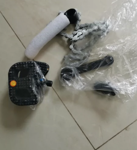 小牛电动车脚踏及链条，全新，有需要的联系。...