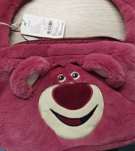 草莓熊包包，全新没背过，价签还在！超级可爱...