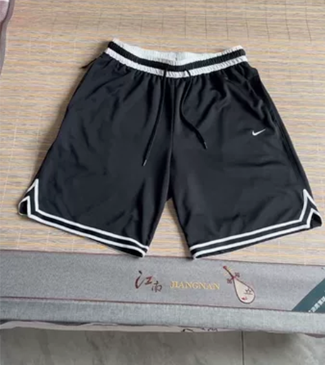 耐克篮球短裤夏季宽松休闲五分裤 三百多买的...