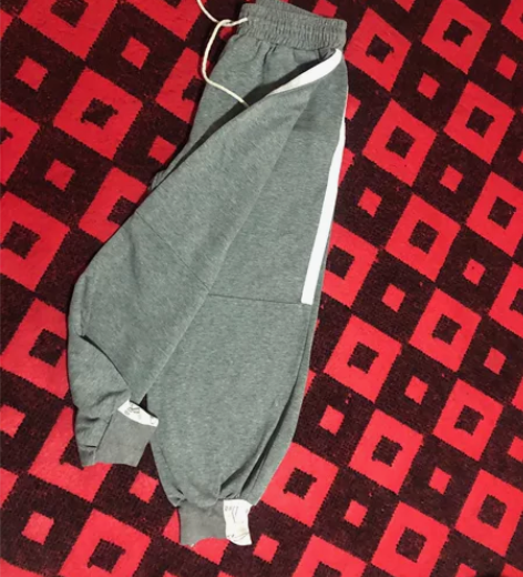 百搭灰色运动裤[火] 感兴趣的话点“我想要...