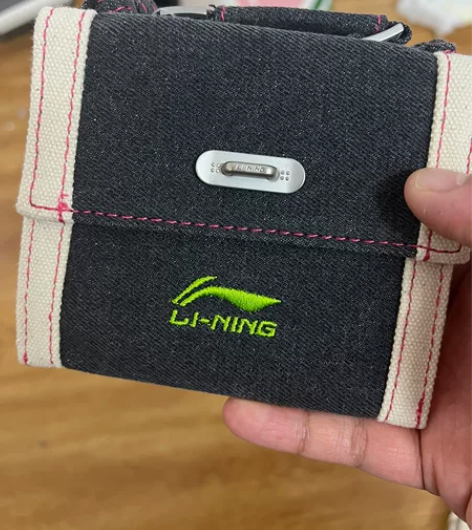 中国李宁小斜挎包儿全新吊牌在 两个兜，一个...