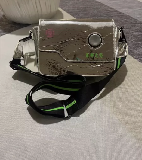 李宁单肩斜挎包，2021年秋重庆限定雾都大...