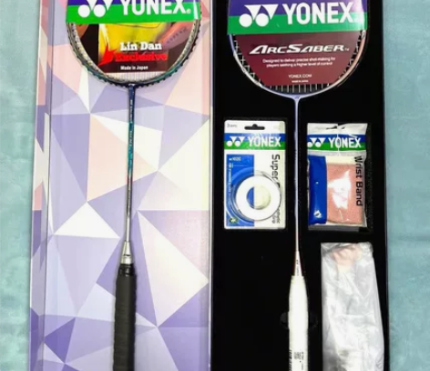 【全新未拆封】尤尼克斯羽毛球拍天斧100古...