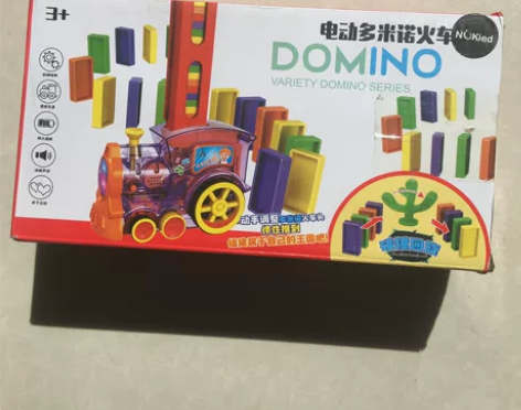 纽奇骨牌电动小火车 不缺零件，骨牌只多不少...
