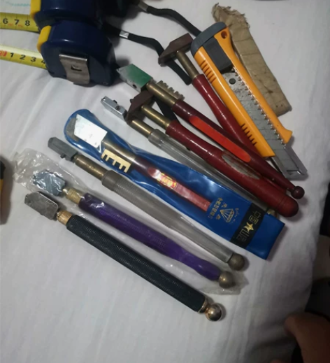 卷尺，玻璃刀有需要的联系我 感兴趣的话点“...