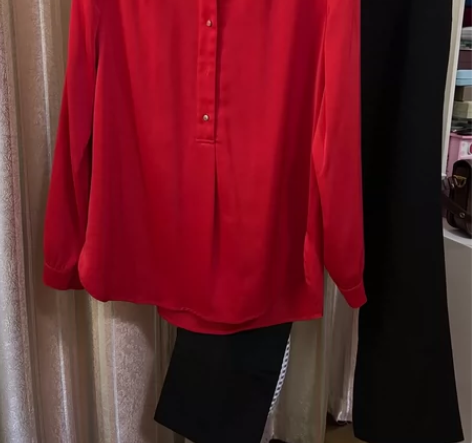 职业套装 衬衫是newbefore，正红色...