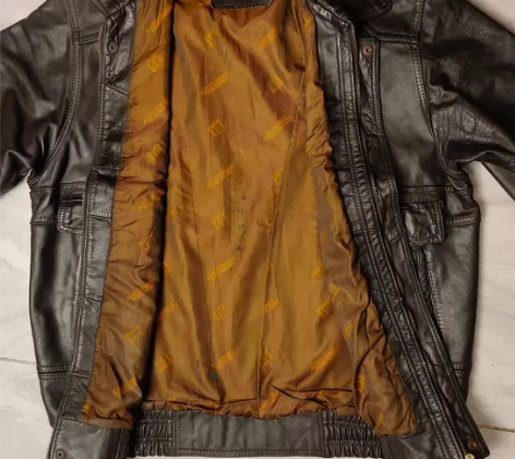 品牌 登喜路 皮衣皮夹克 由 Alfred...