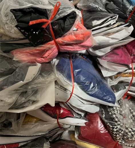 下单包邮一袋子如图 服装店不做了，衣服裤子...