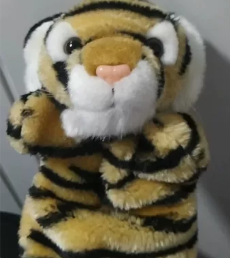 老虎手指玩偶 整体长约26cm 送一个猫猫...