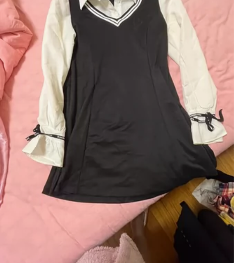 假两件连衣裙女装春季2023年新款气质收腰...