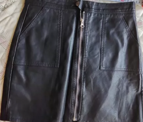 全新PU一步裙，扣眼都没动，买小了，带内衬...