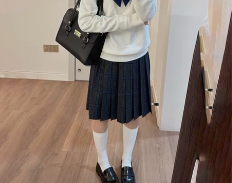 水济中毛衣白色 换码S换M，全新买来没穿过...