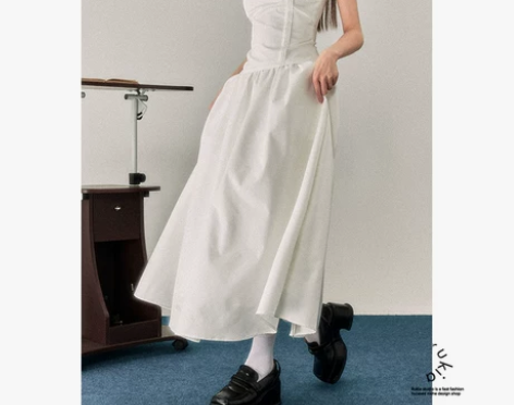 RUKIA/白色无袖连衣裙极简风背心长裙收...