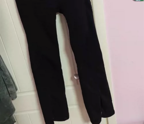 黑色弹力牛仔喇叭裤,前面小号还有开叉!特别...