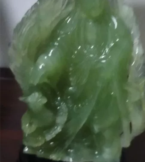 老玉雕，御凤观音。年代原因，有小磕碰。品相...