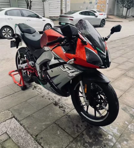 新到一台21年阿普利亚高配gpr150 前后带abs 手续齐...