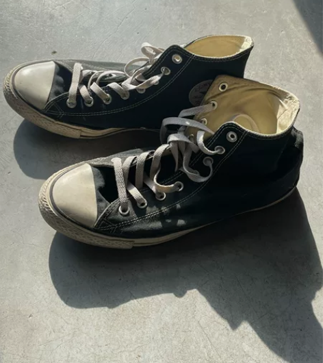 黑色匡威高帮 44码  品相如图 感兴趣的...