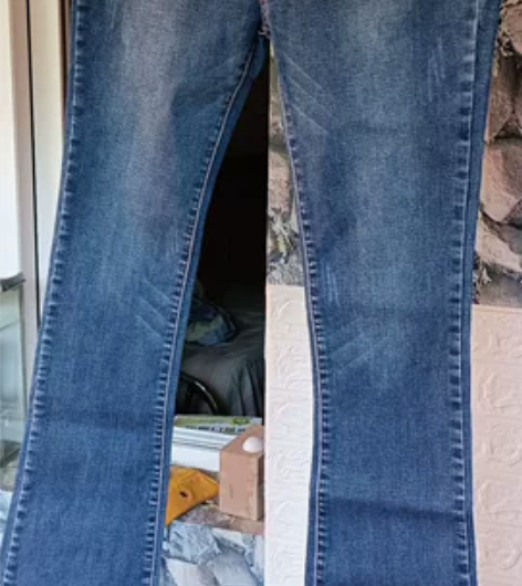 女士瘦腿弹力牛仔裤，微微的喇叭裤，腰围：7...