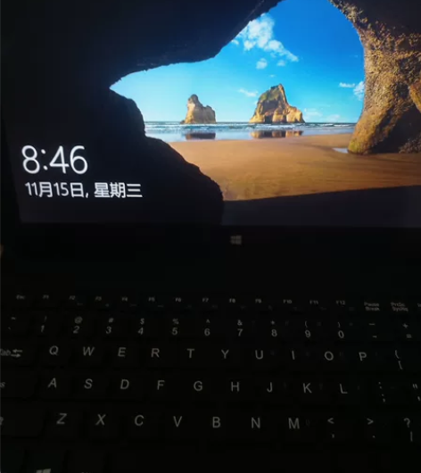 平板电脑，笔记本键盘，有充电器 注，会发热...