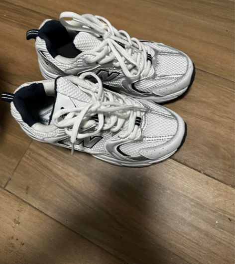 新百伦 就落地过一次，我自己穿的有点紧所以...