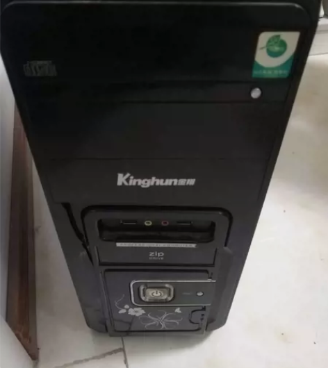 电脑机箱,内存4G 感兴趣的话点“我想要”...