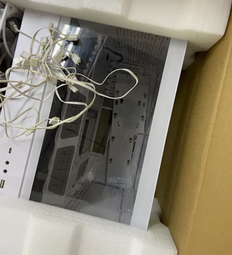 联力包豪斯O11D海景房机箱 有立柱无磕碰...