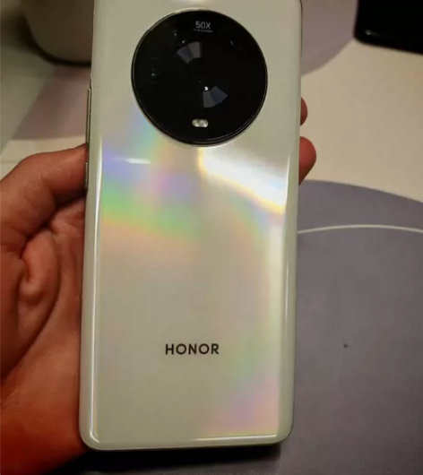 荣耀magic4白色，单机，8+256。屏...