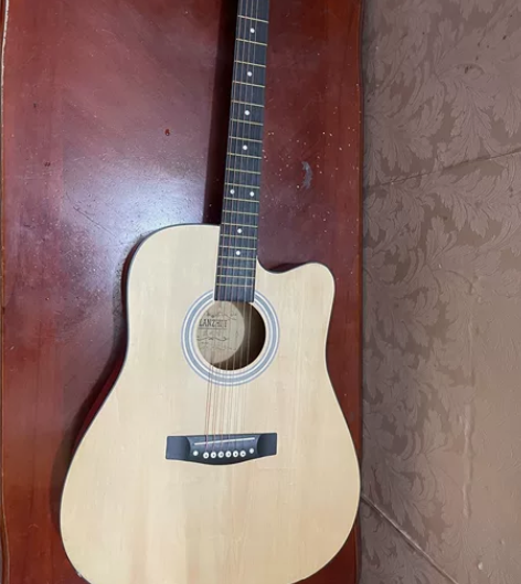 刚学吉他的时候买得，由于本人三月份要搬家，...