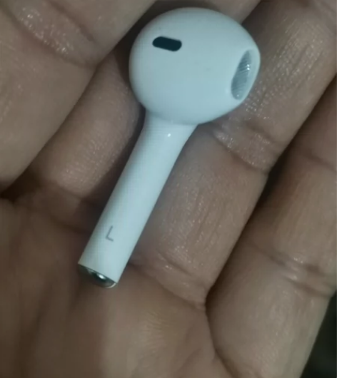 爱国者T18蓝牙耳机，坐车都丢了，就剩左耳...