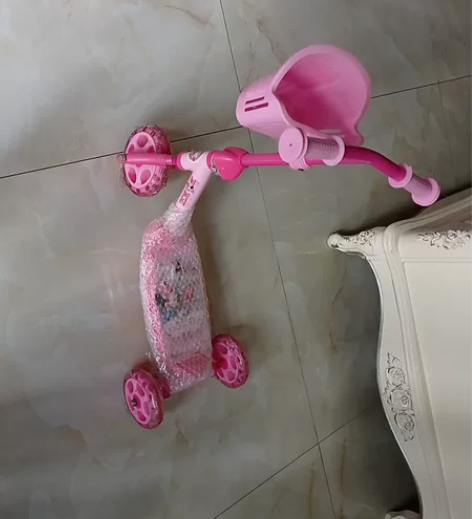 迪士尼三轮滑板车米妮图案,只适合2-4岁的...