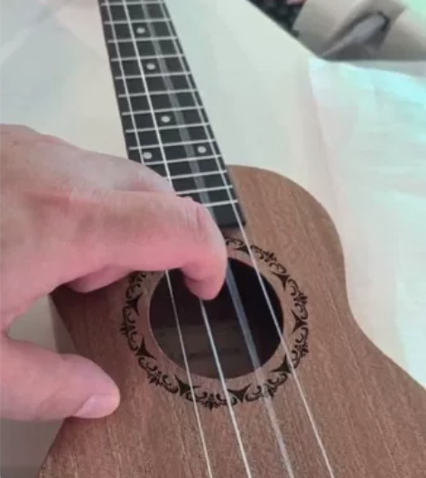 尤克里里全新 极狐牌   21寸 卖给有缘...