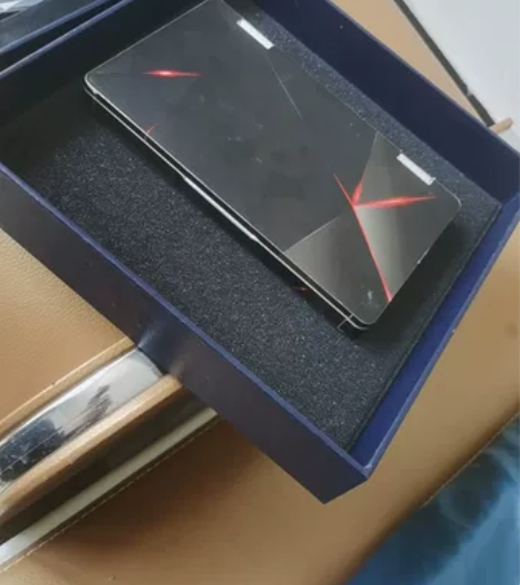 壹号本迷你笔记本高配电脑，99新没用过几次，长时间没用电池...