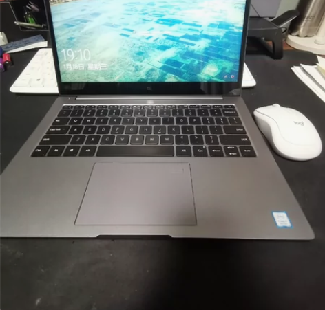 小米笔记本13寸  i7处理器，2G的显卡...