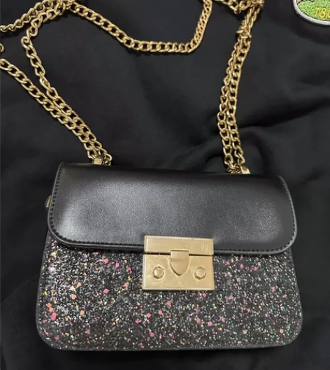 女式斜挎包 包邮 出闲置 轻微使用痕迹 可...