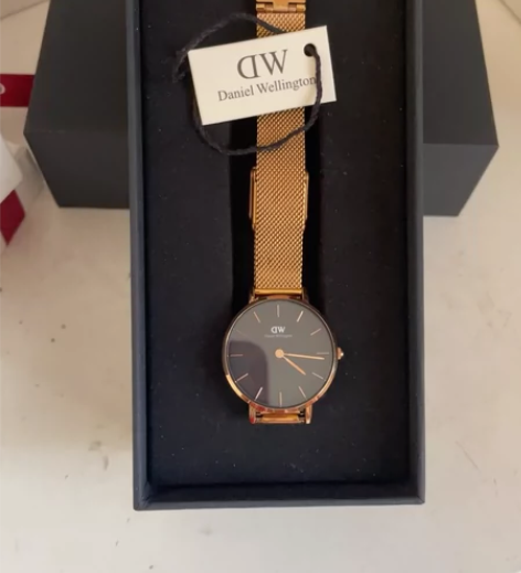 DW手表时尚百搭  包装盒齐全 送全新手镯...